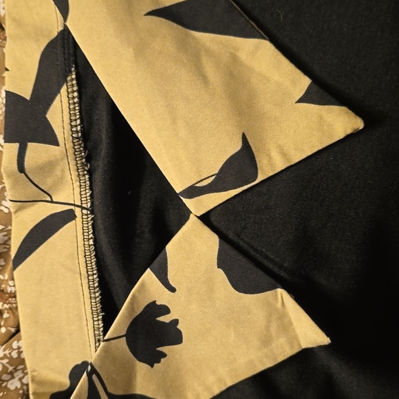 Black & Beige Top - Picture 6 of 7